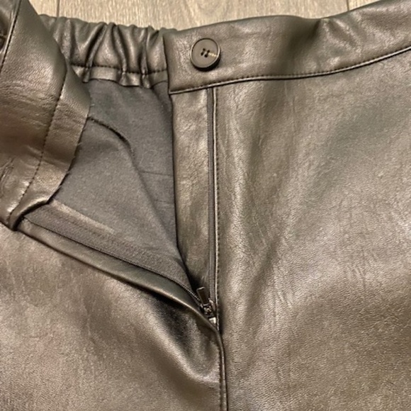 Oak + Fort Vegan Black Leather Cropped Raw Hem Pants Size Medium - Picture 5 of 8